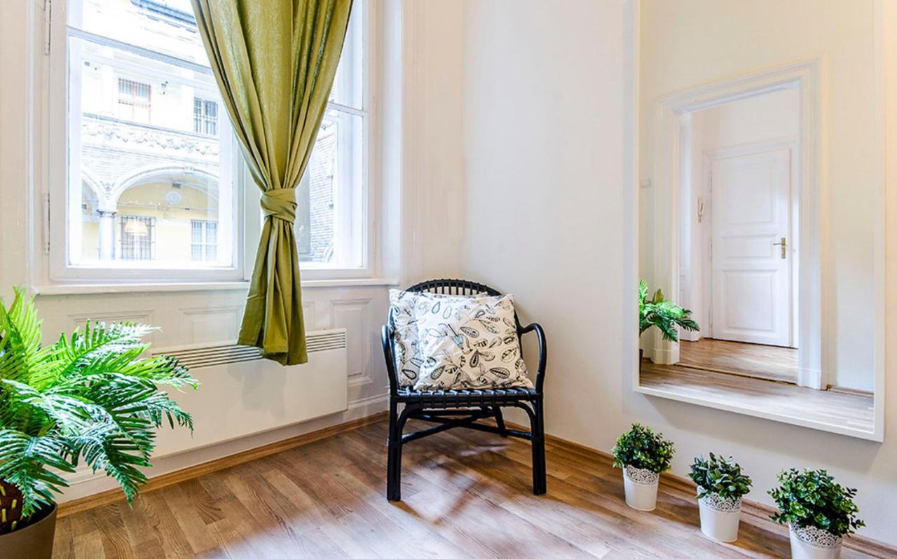Cozy 2 Bedroom Apartment In Terez Boulevard. Budapest Exterior photo