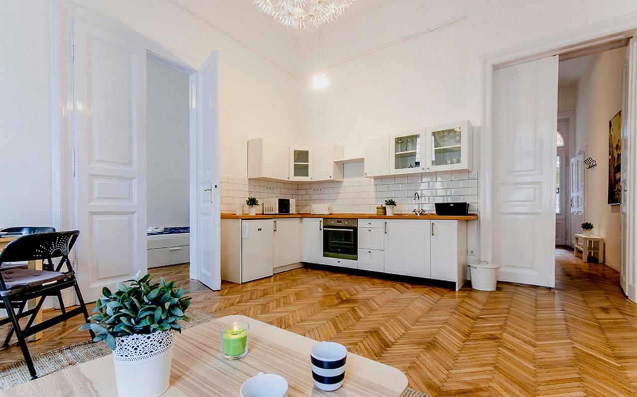 Cozy 2 Bedroom Apartment In Terez Boulevard. Budapest Exterior photo